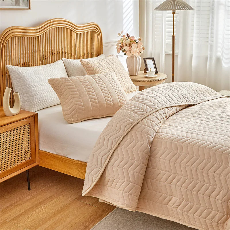 Quilted Bedspread — Reversible Design, Soft Microfiber, Lightweight, All-Season, Twin Full Queen King